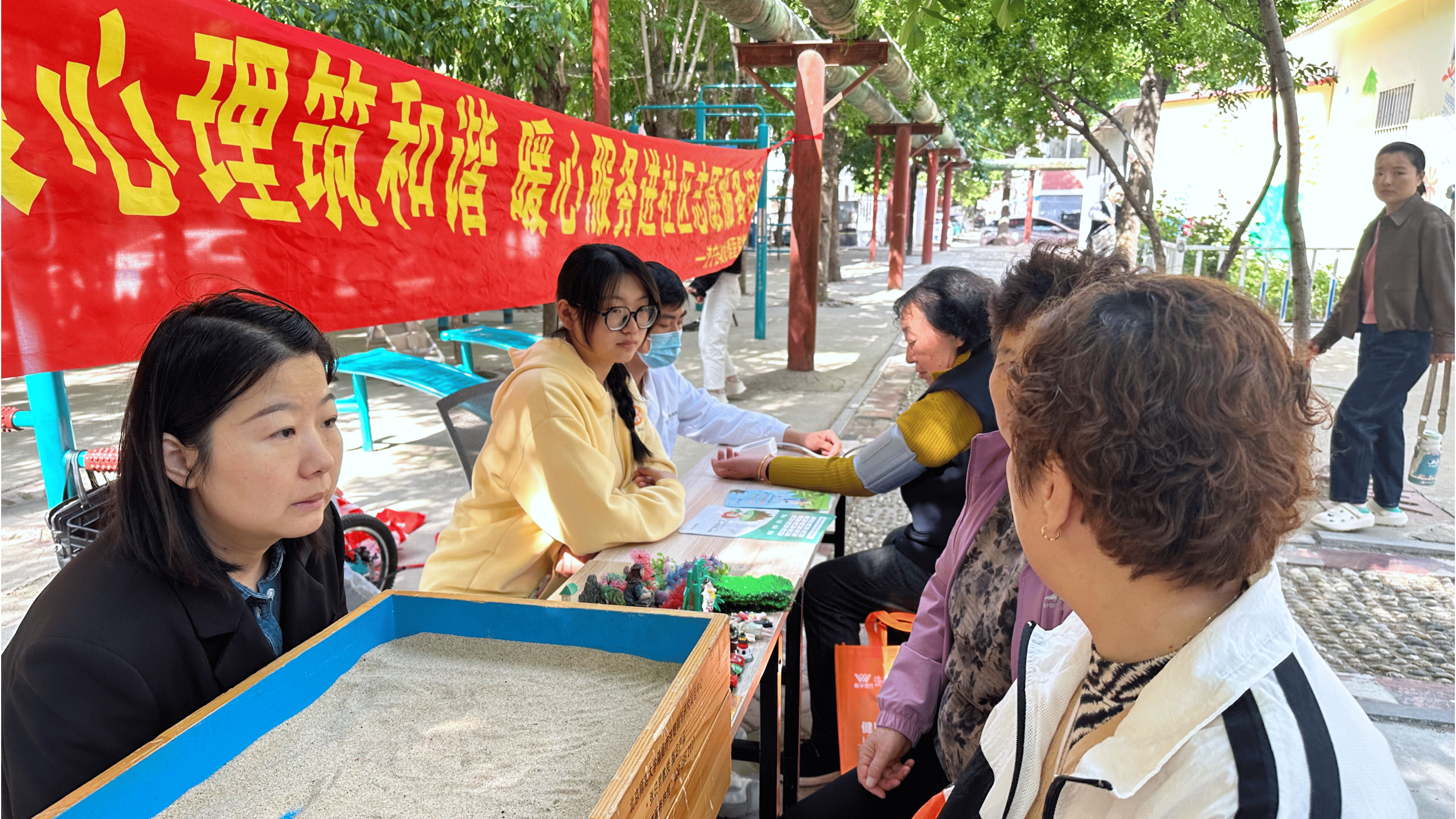 义诊暖人心 服务到家门  ——任城区心理健康中心第171次“六进”活动进社区成功举办